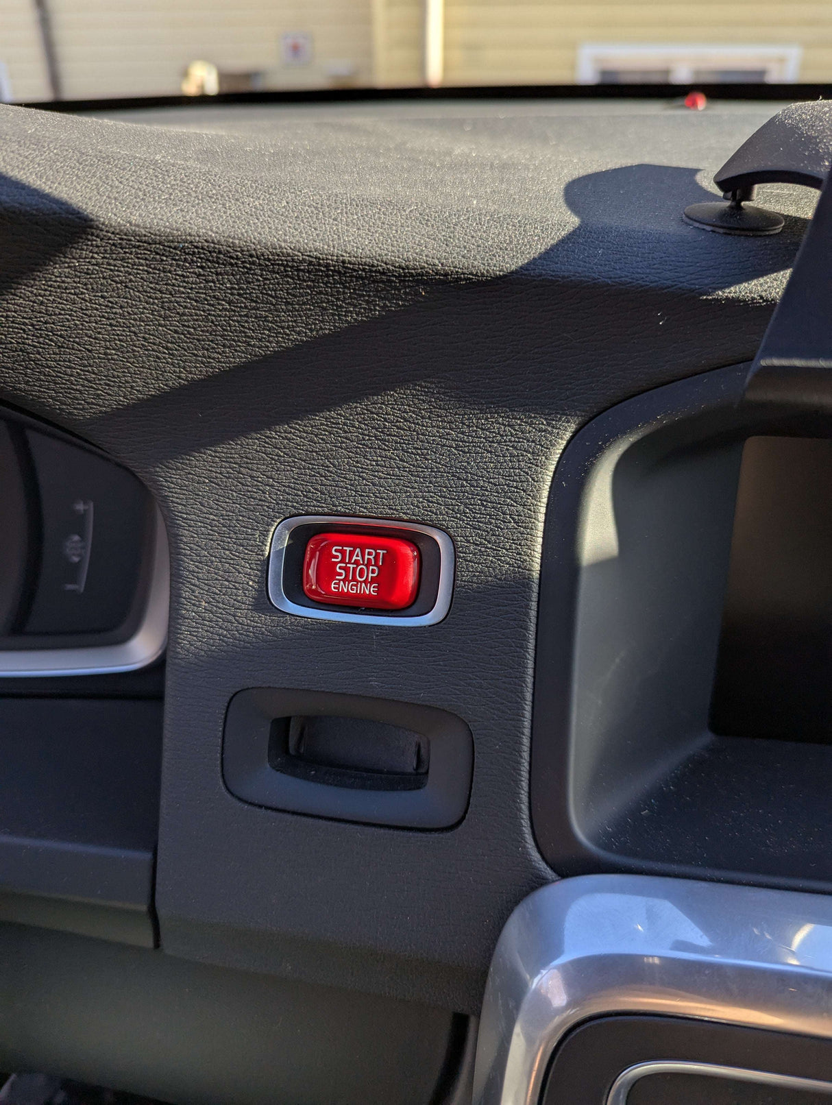 Färgad Startknapp • Till flera Volvo modeller